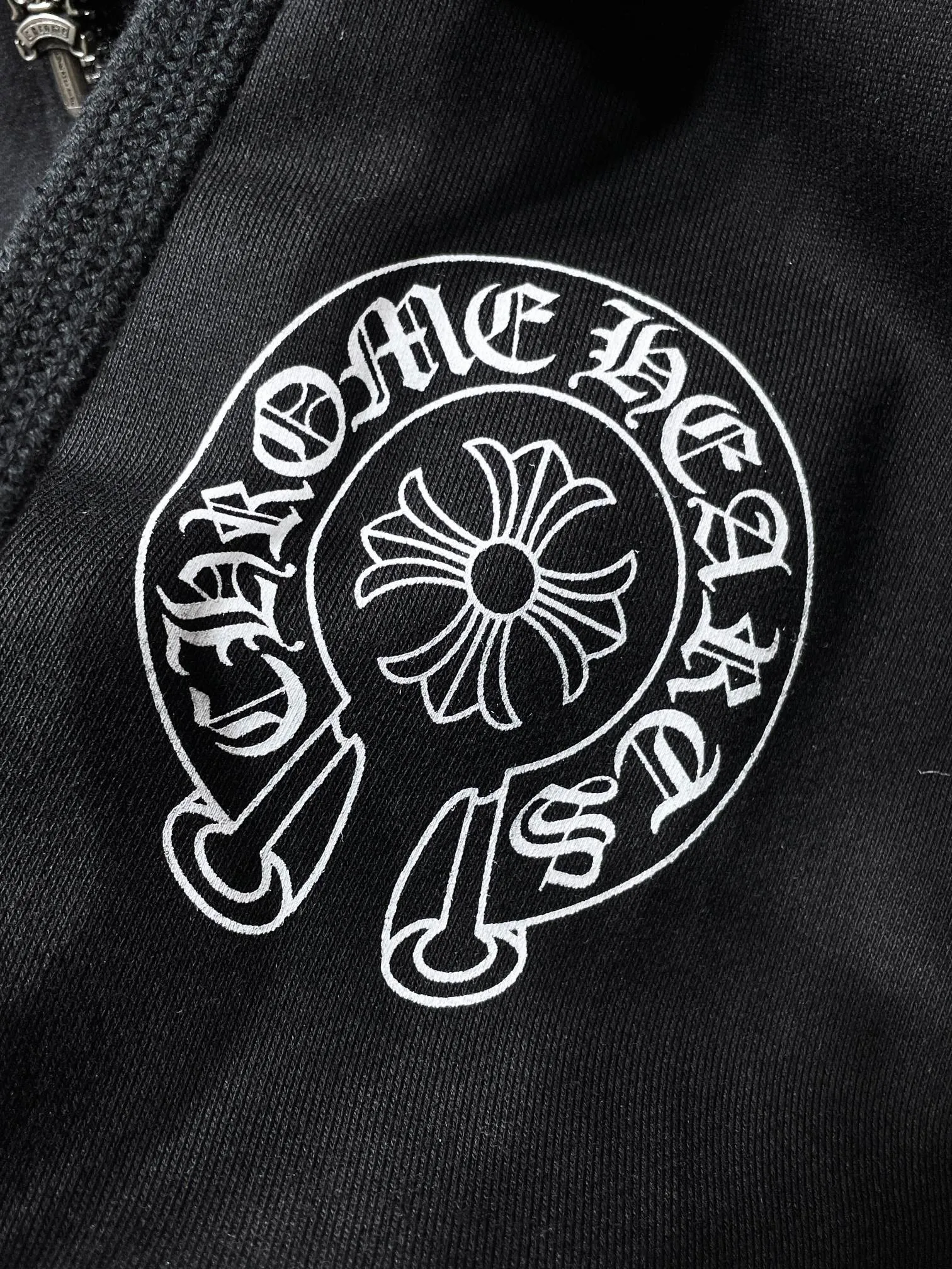 P260 Chrome Hearts Autumn and Winter 2025 Counter Synchronization ❤️ City limited edition, classic horseshoe cross Sanskrit large flower arm zipper sweatshirt Improved customized version 1:1 high-weight high-quality fabric Recommended color: white black Size: S, M, L, XL
